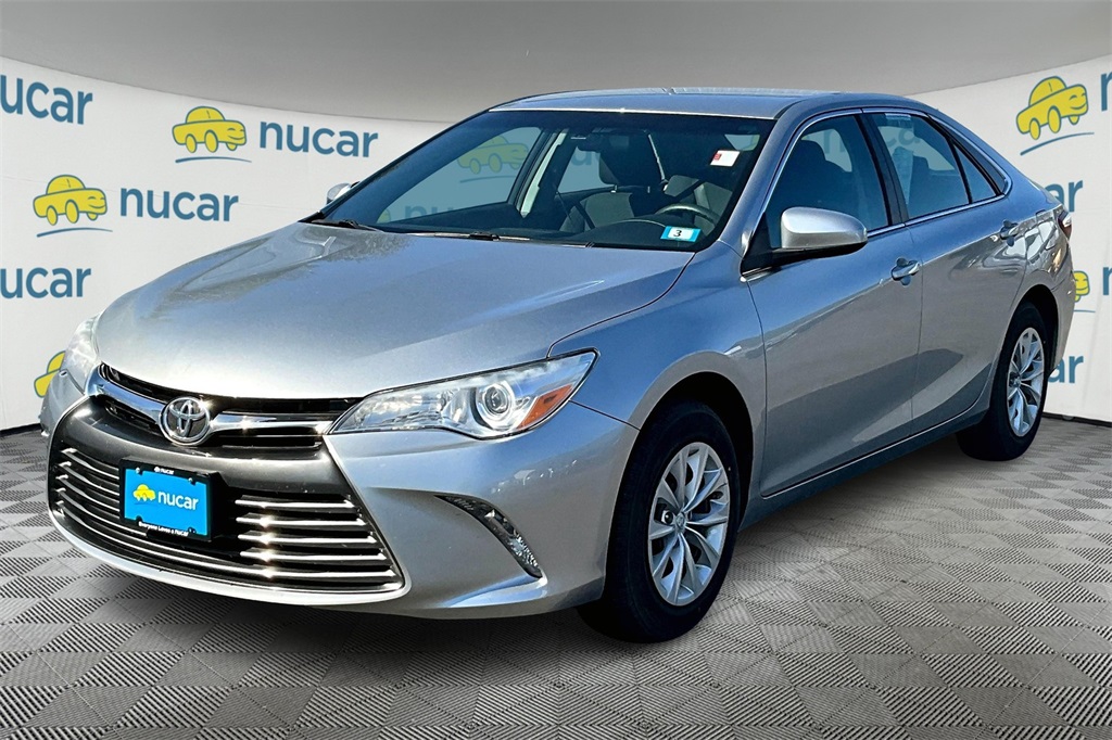 2017 Toyota Camry SE photo 3