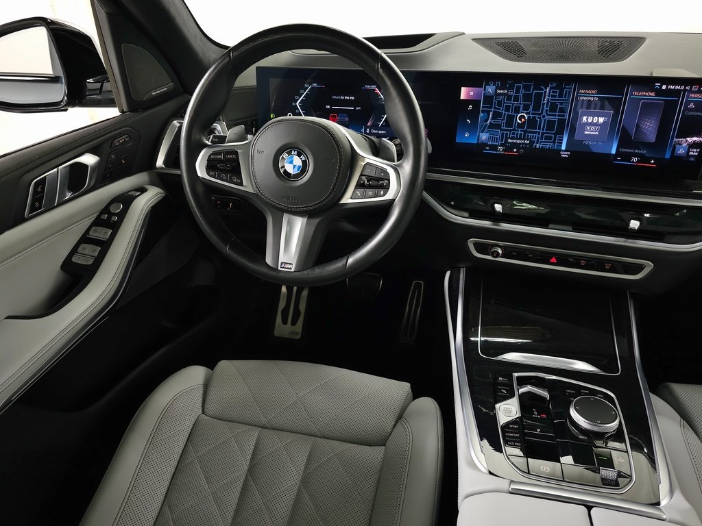 2023 BMW X7 - Image 19