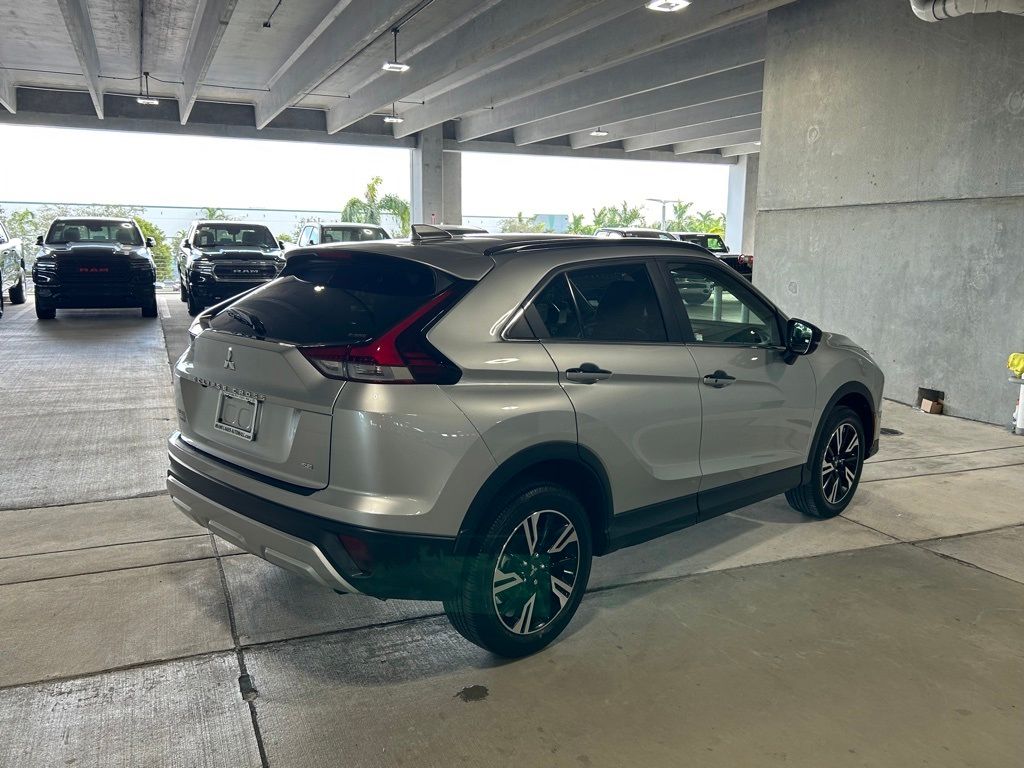 2024 Mitsubishi Eclipse Cross SE photo 3