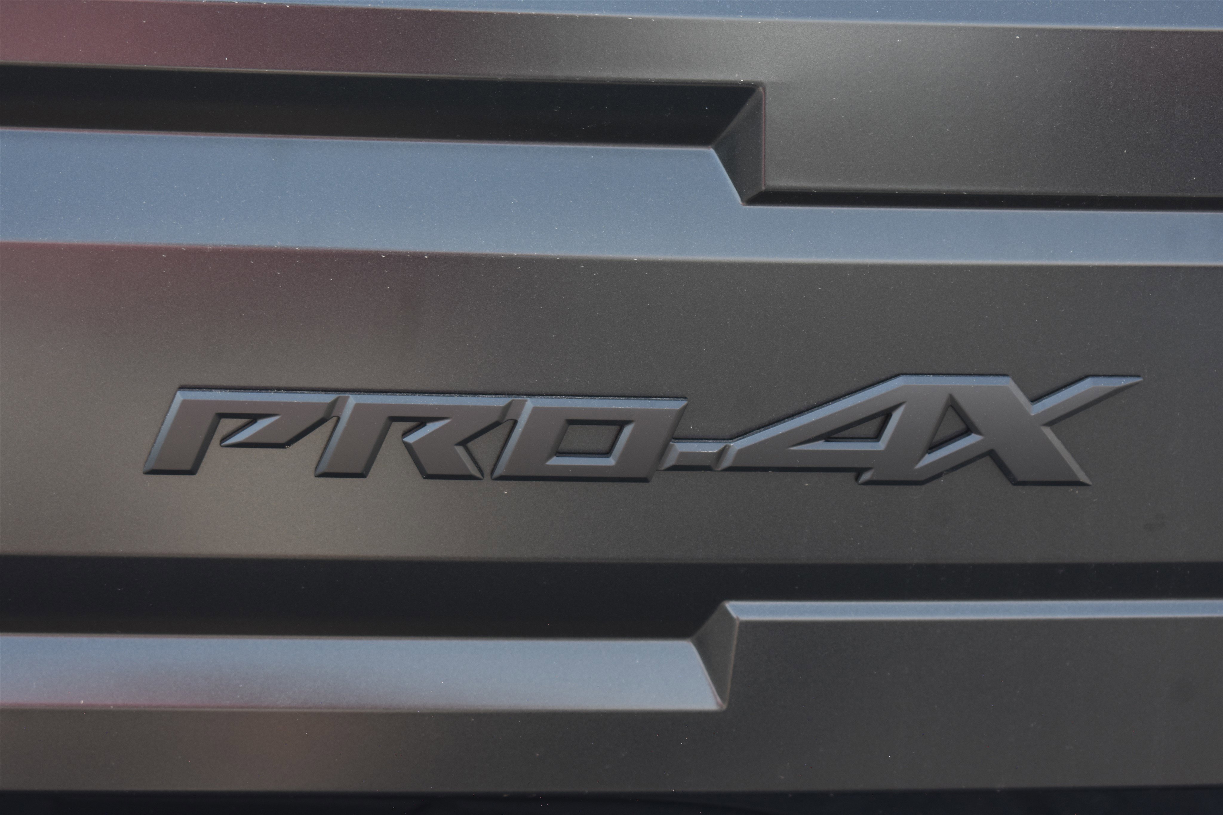 2026 Nissan Frontier PRO-4X photo 2