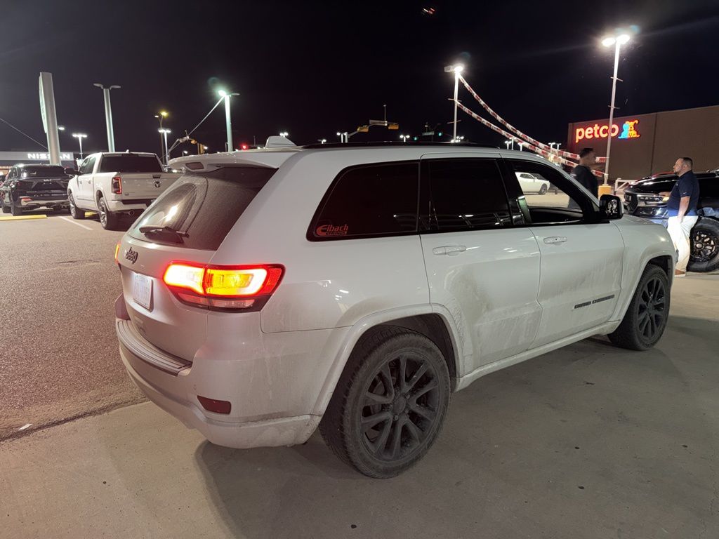 2019 Jeep Grand Cherokee Altitude photo 3