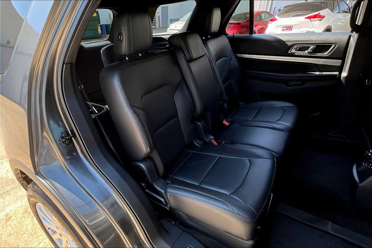 2018 Ford Explorer XLT photo 17