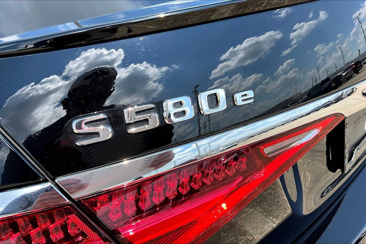 2024 Mercedes Benz S 580e photo 29