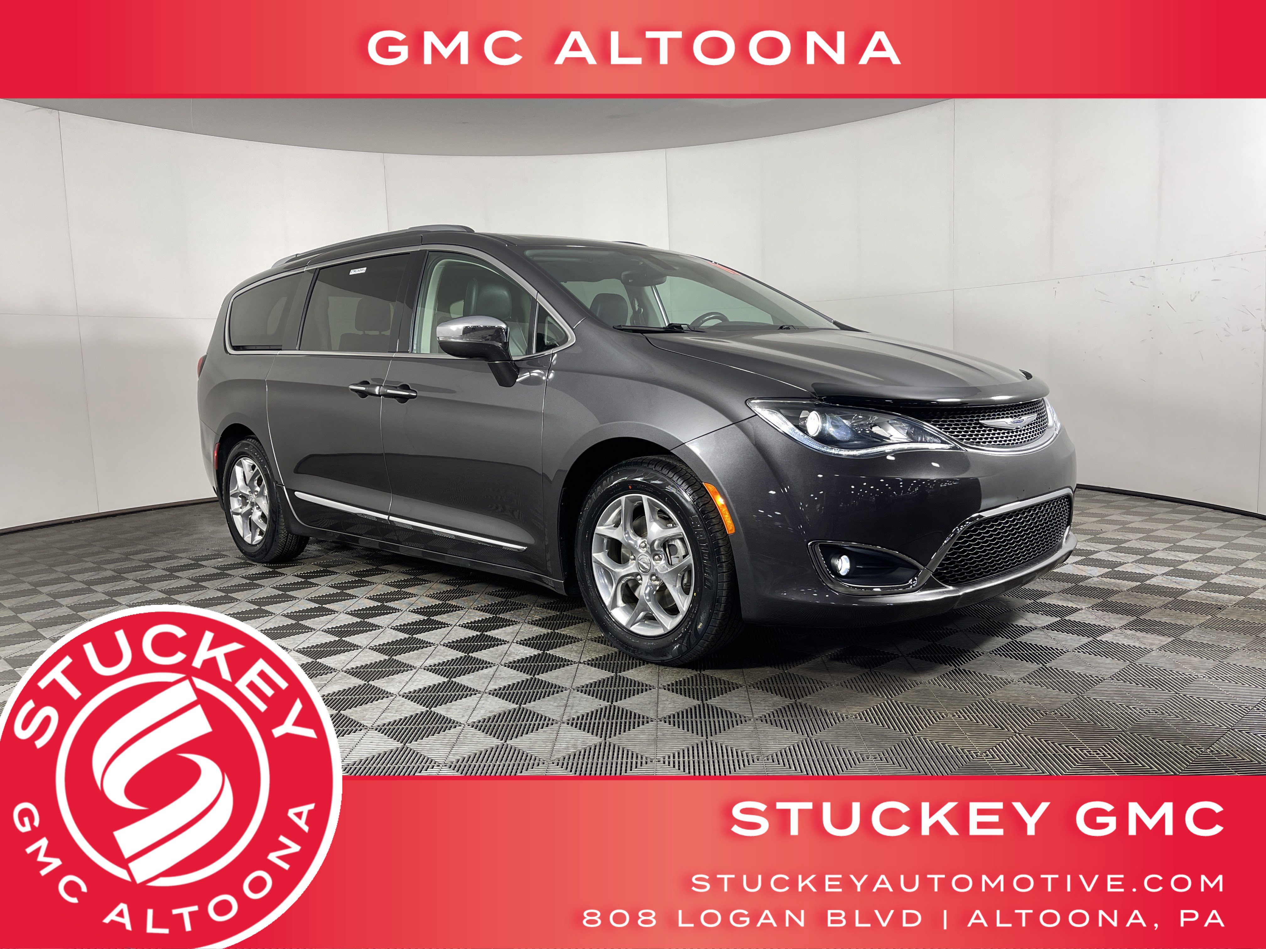 2019 Chrysler Pacifica Limited's photo