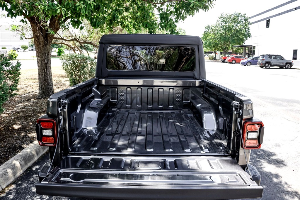 2025 Jeep Gladiator Mojave photo 21