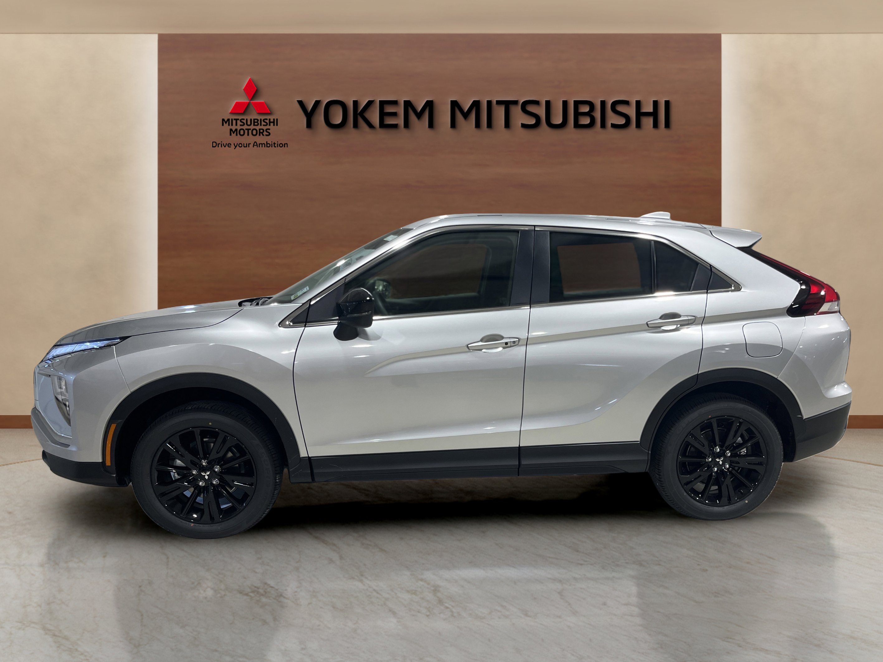 2025 Mitsubishi Eclipse Cross LE Ralliart photo 2