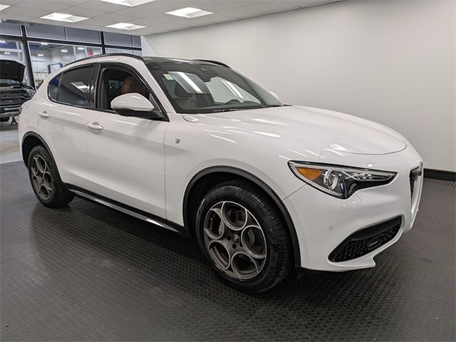 2023 Alfa Romeo Stelvio Ti photo 3