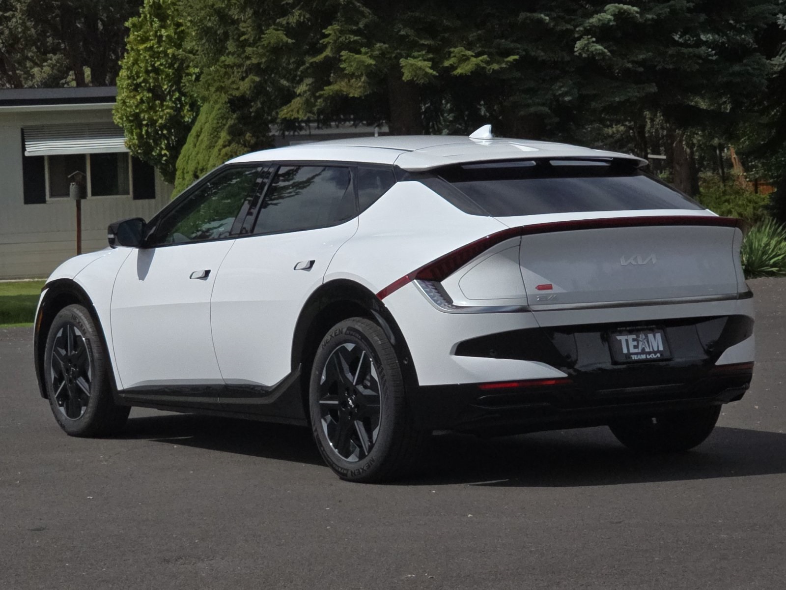 2025 Kia EV6 Wind photo 4