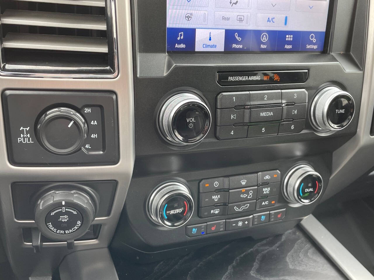 2019 Ford F-150 Platinum photo 16