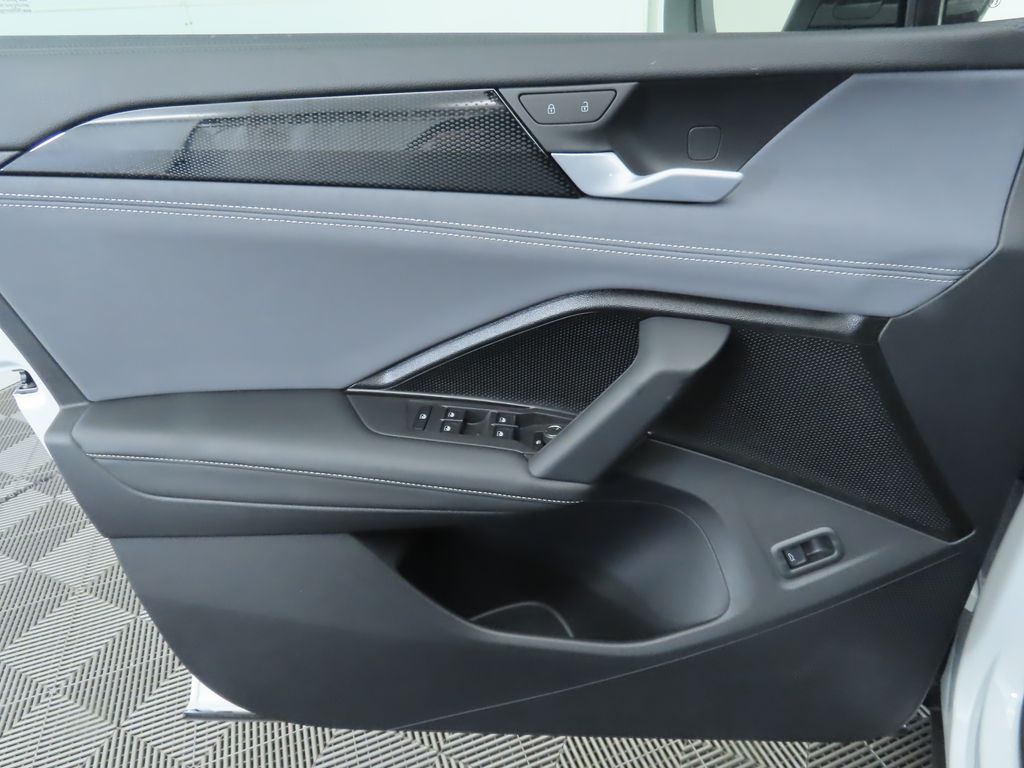 2025 Volkswagen Tiguan SE R-Line Black photo 23