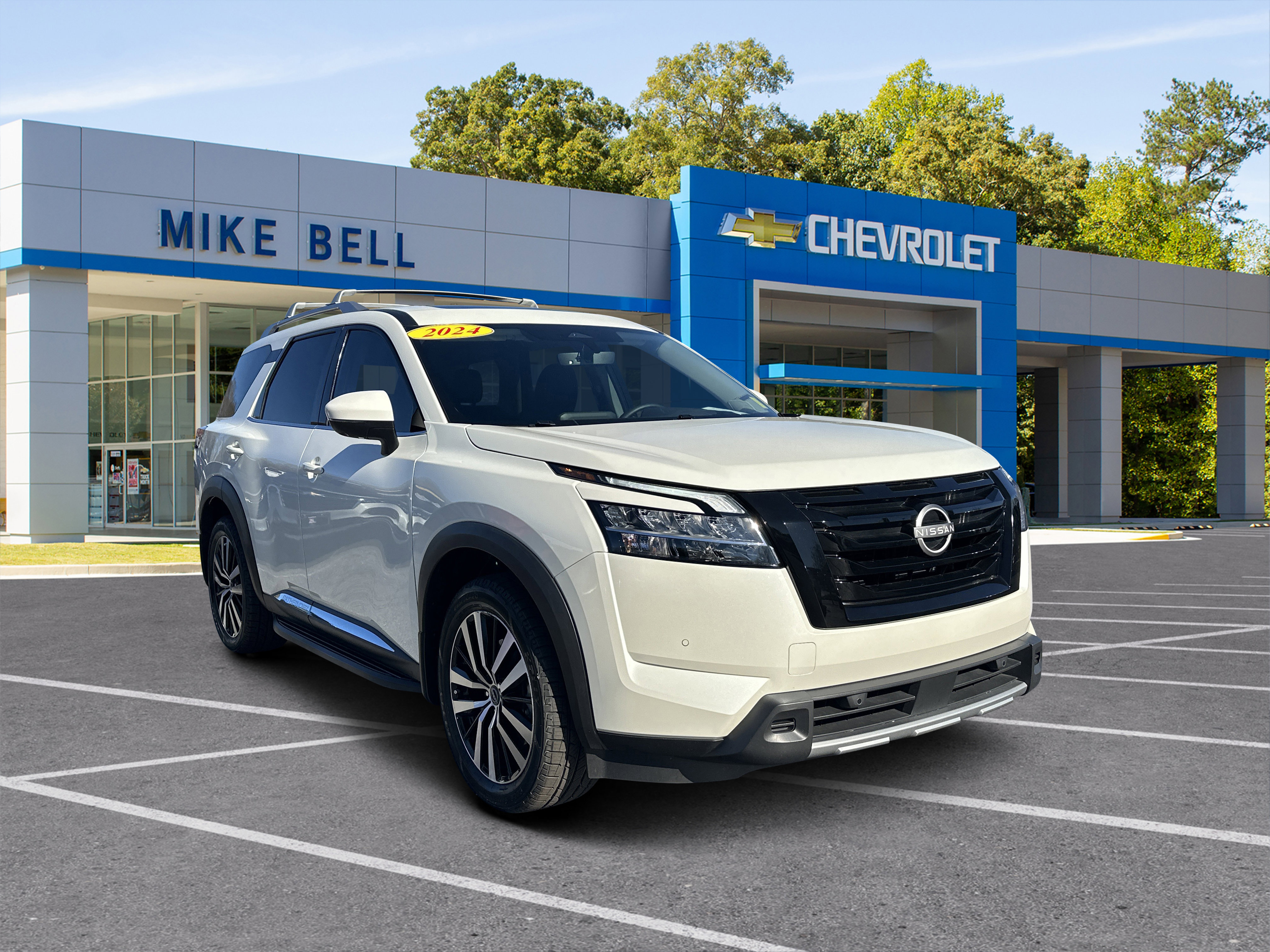 2024 Nissan Pathfinder Platinum's photo