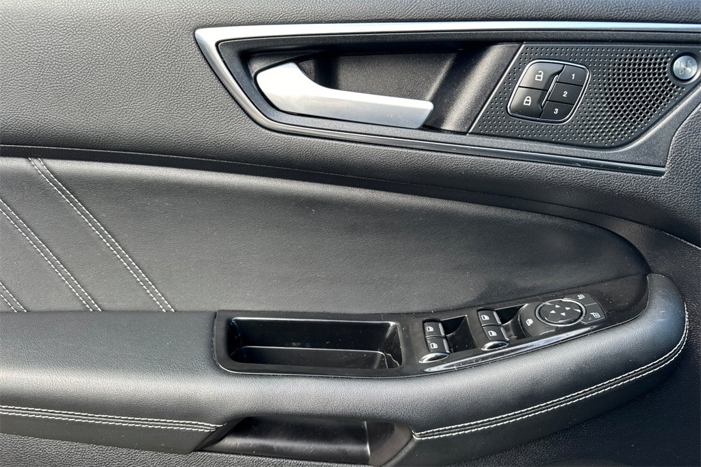 2020 Ford Edge ST photo 10