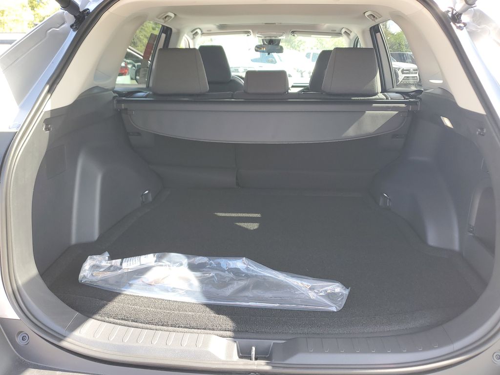 2025 Toyota RAV4 Hybrid XLE photo 17