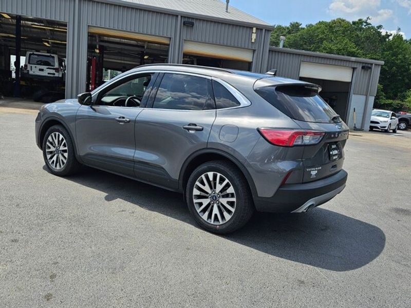 2022 Ford Escape Titanium Hybrid photo 9