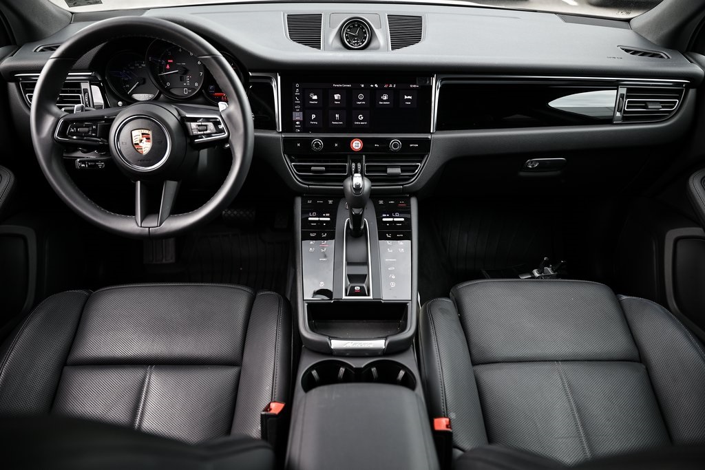 2025 Porsche Macan T photo 25
