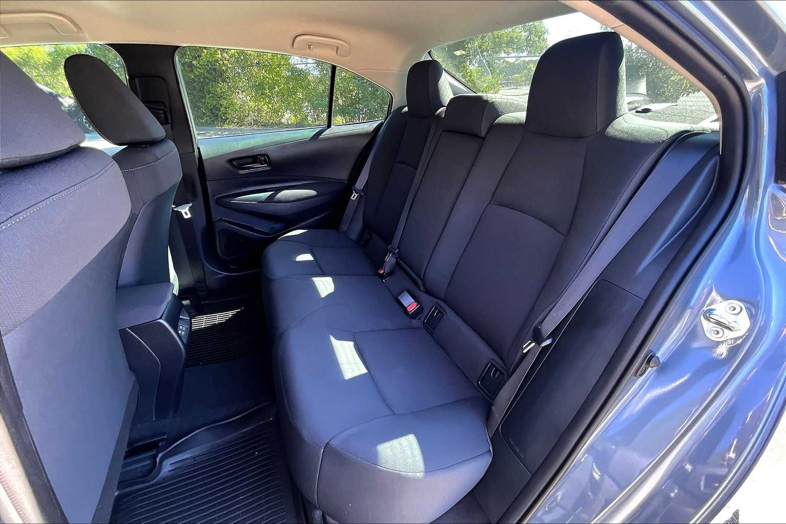 2024 Toyota Corolla LE photo 38