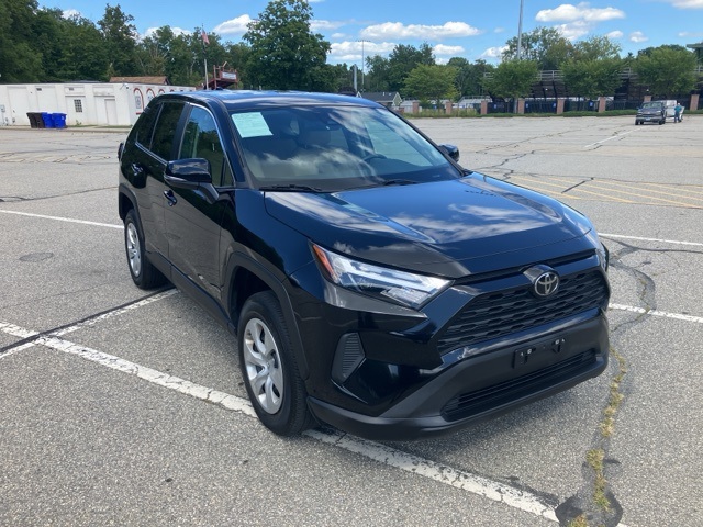 2023 Toyota RAV4 LE photo 3