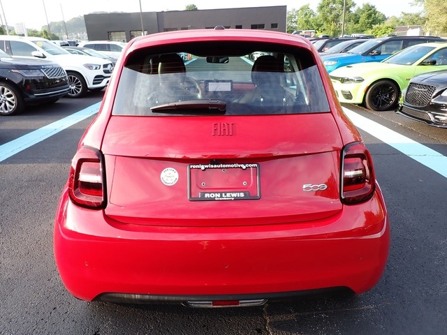 2024 Fiat 500e photo 4