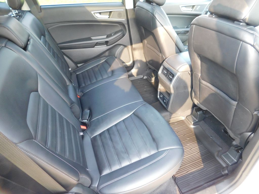 2022 Ford Edge SEL photo 13