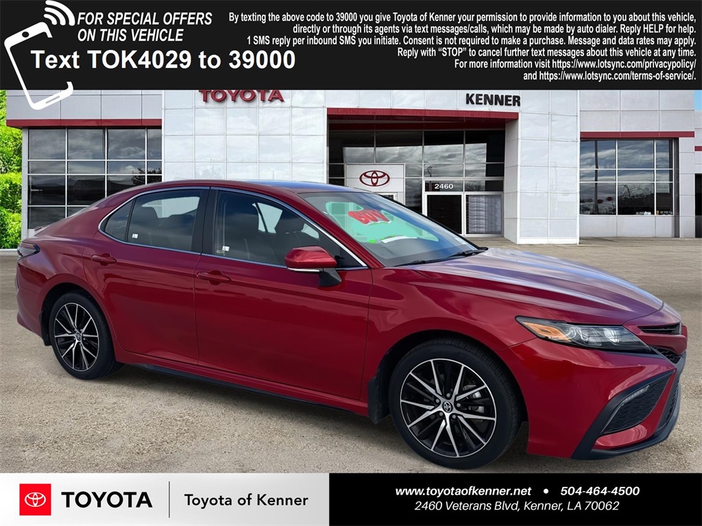 2024 Toyota Camry SE's photo