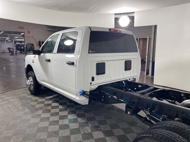 2025 Ram 3500 Tradesman photo 4