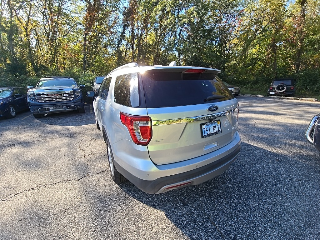 2017 Ford Explorer XLT photo 4