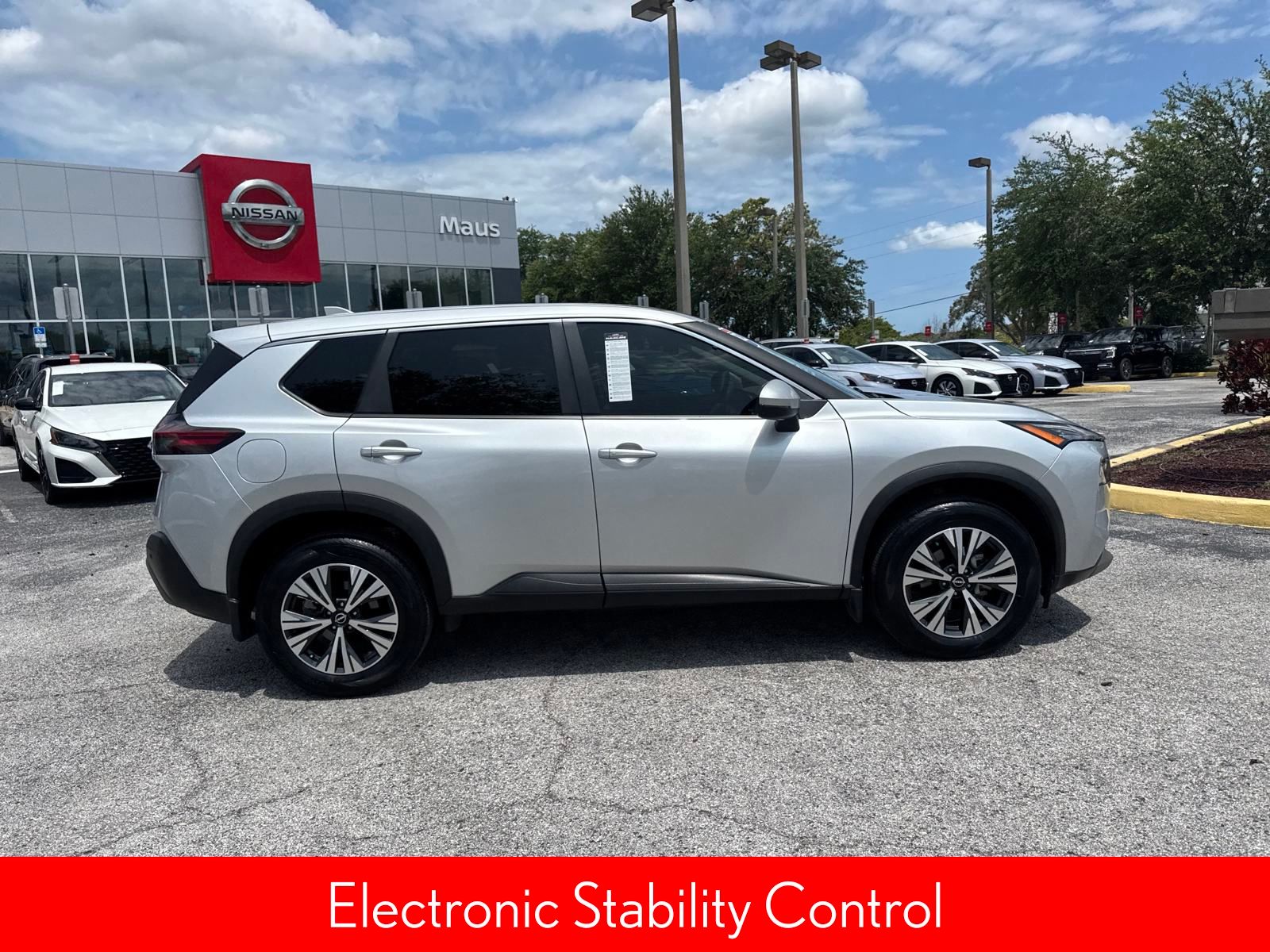 2022 Nissan Rogue SV photo 4