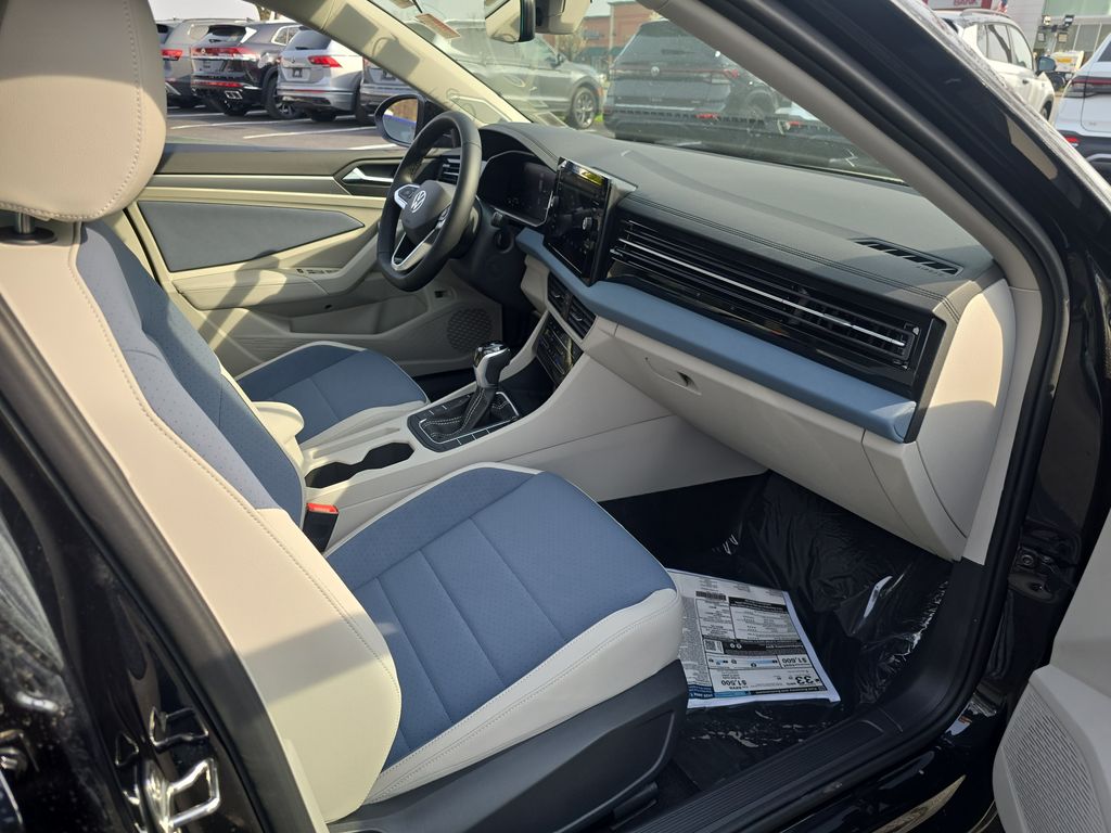2025 Volkswagen Jetta 1.5T SE photo 13
