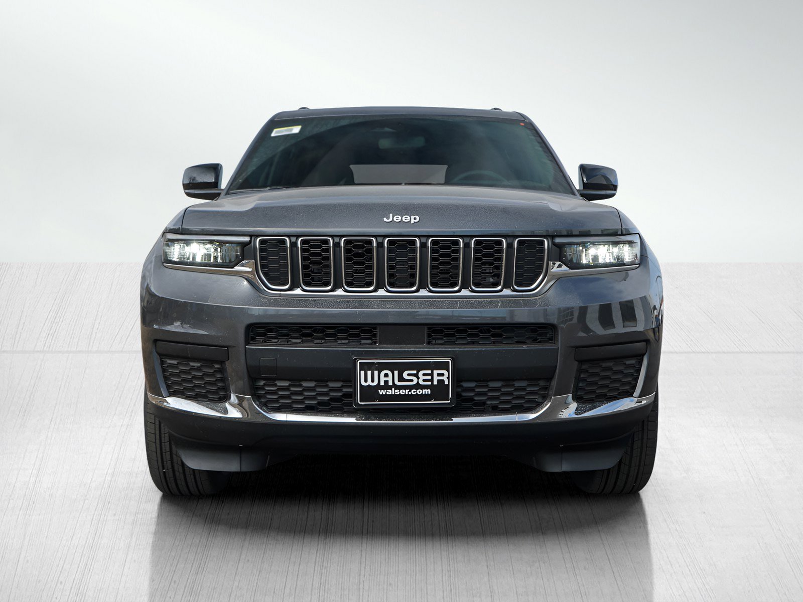 2025 Jeep Grand Cherokee Laredo photo 2