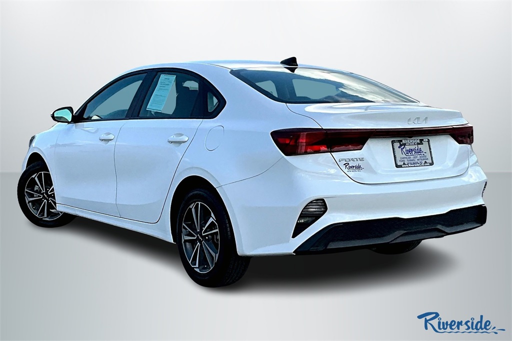 2024 Kia Forte LXS photo 4