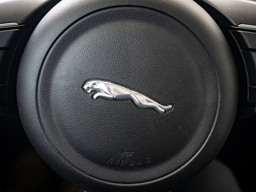 2018 Jaguar F-PACE Premium photo 25