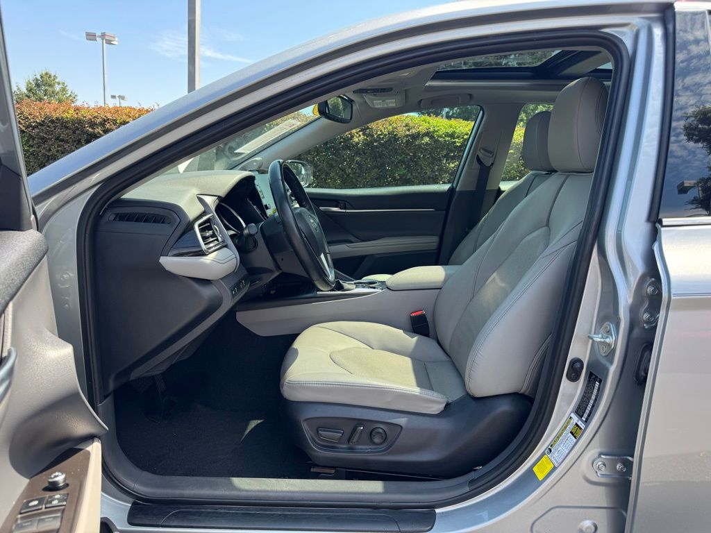 2023 Toyota Camry XLE V6 photo 20