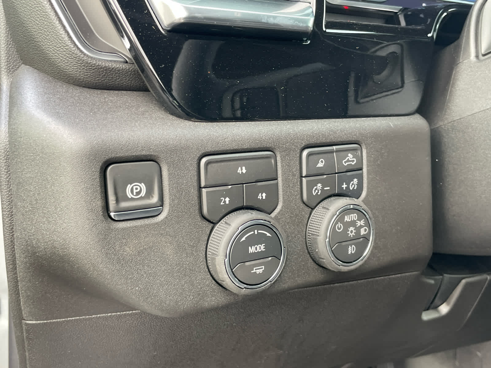 2025 Chevrolet Silverado 3500HD LT photo 26