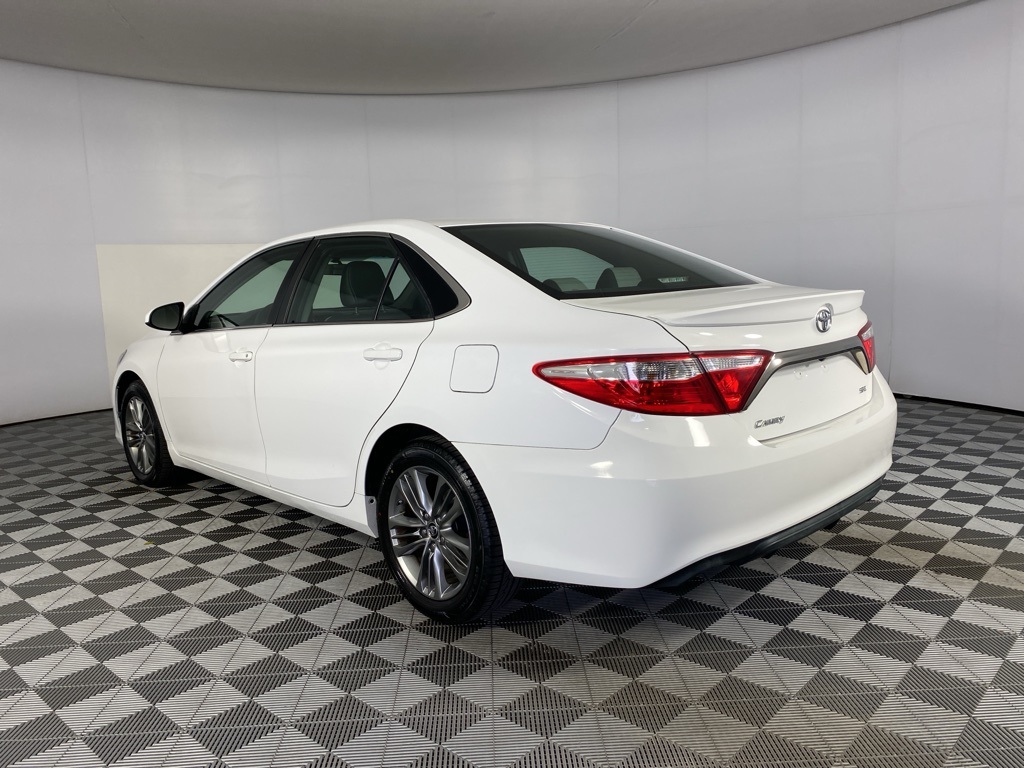 2015 Toyota Camry SE photo 6