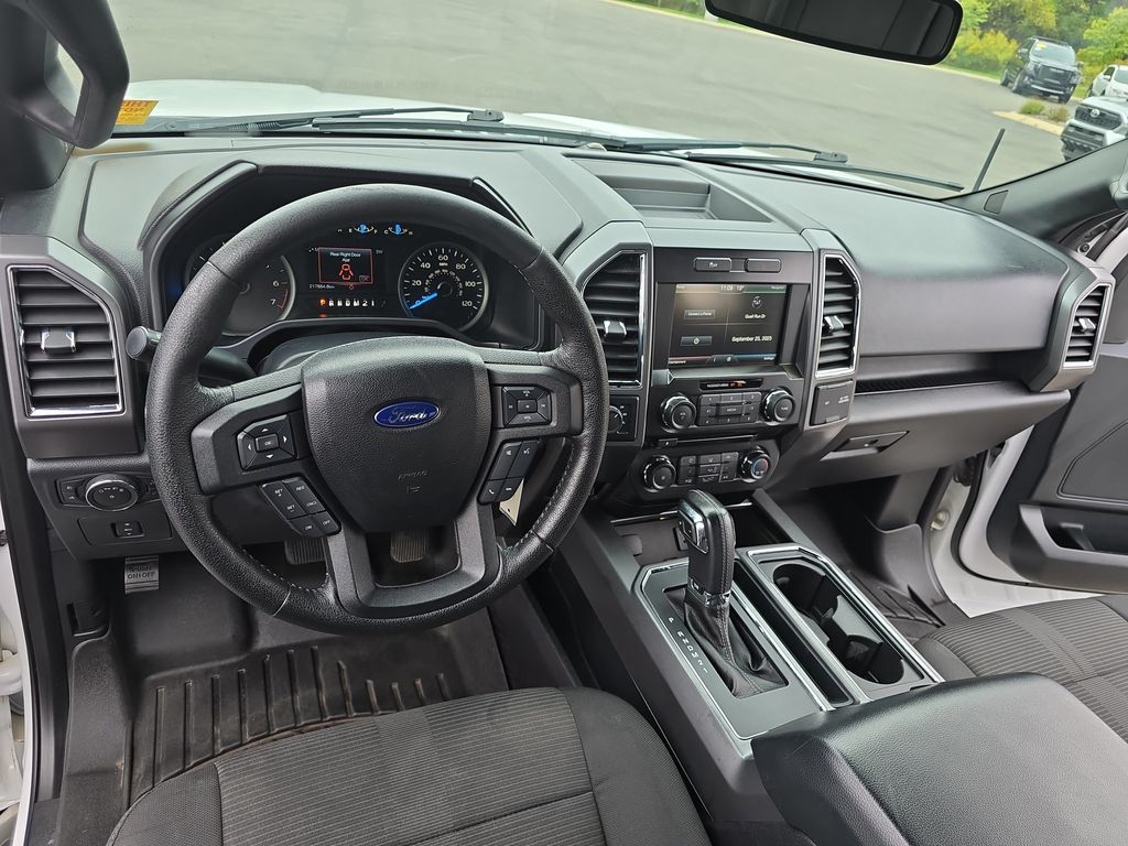 2015 Ford F-150 XLT photo 12