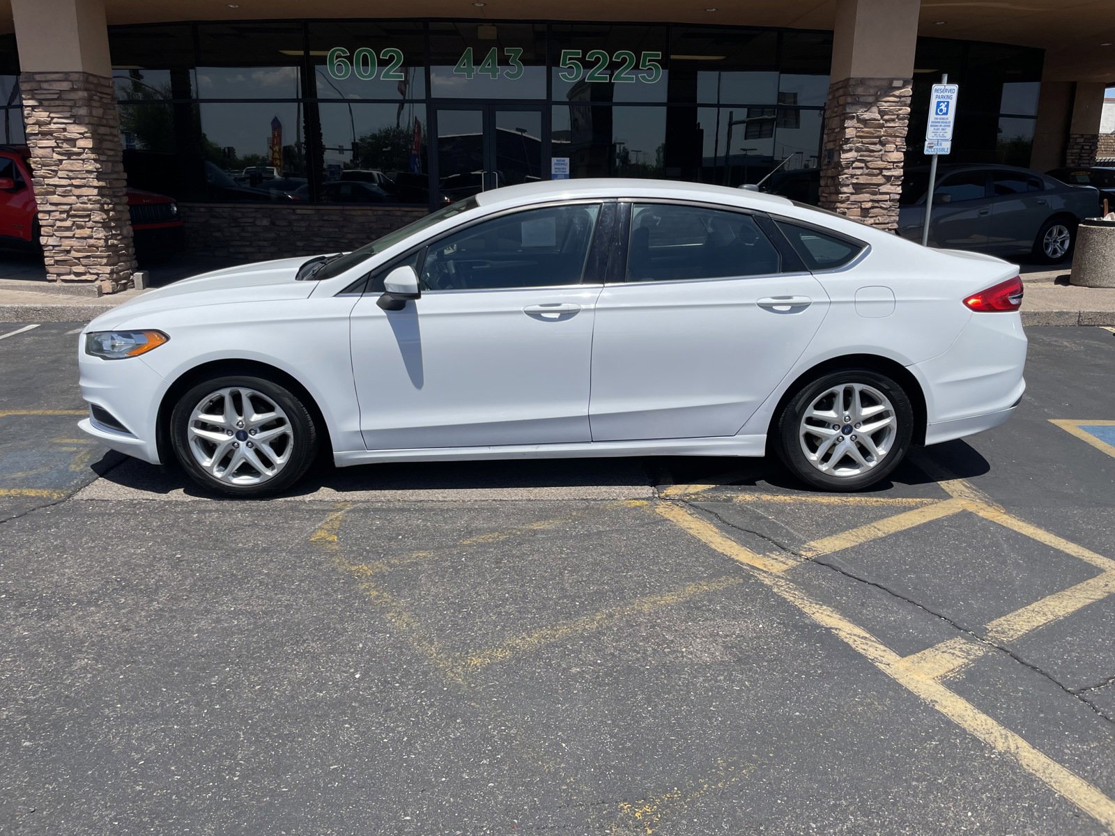 2017 Ford Fusion SE photo 2