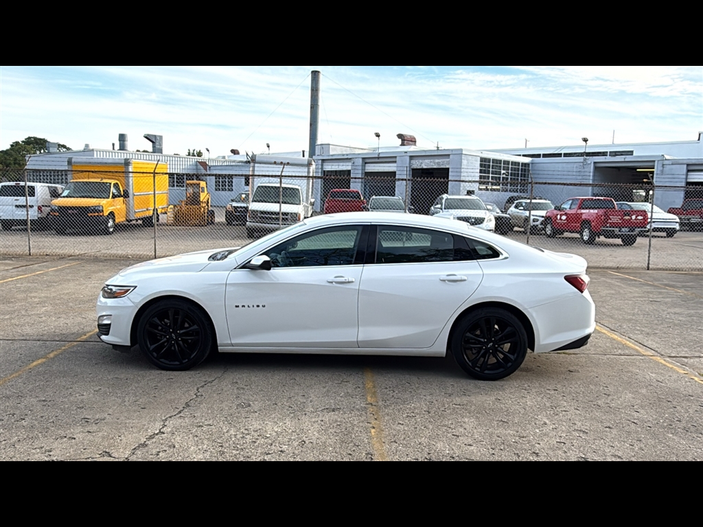 2023 Chevrolet Malibu 1LT photo 3