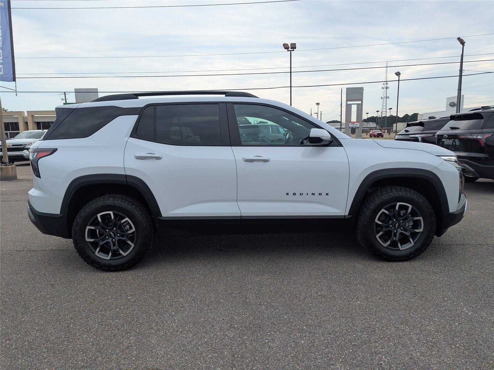 2026 Chevrolet Equinox ACTIV photo 2