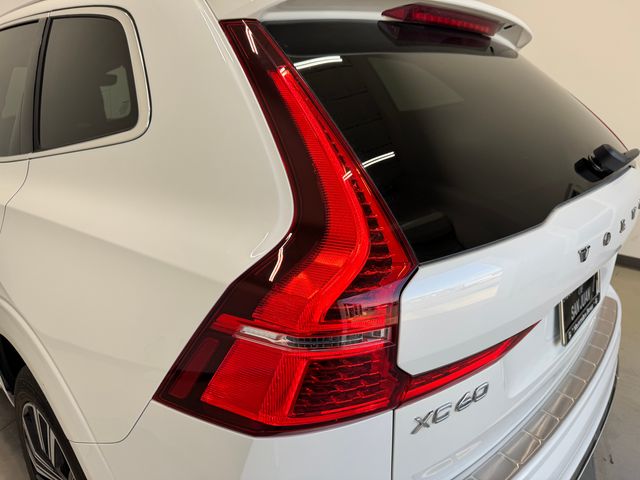 2022 Volvo XC60 B5 Inscription photo 33