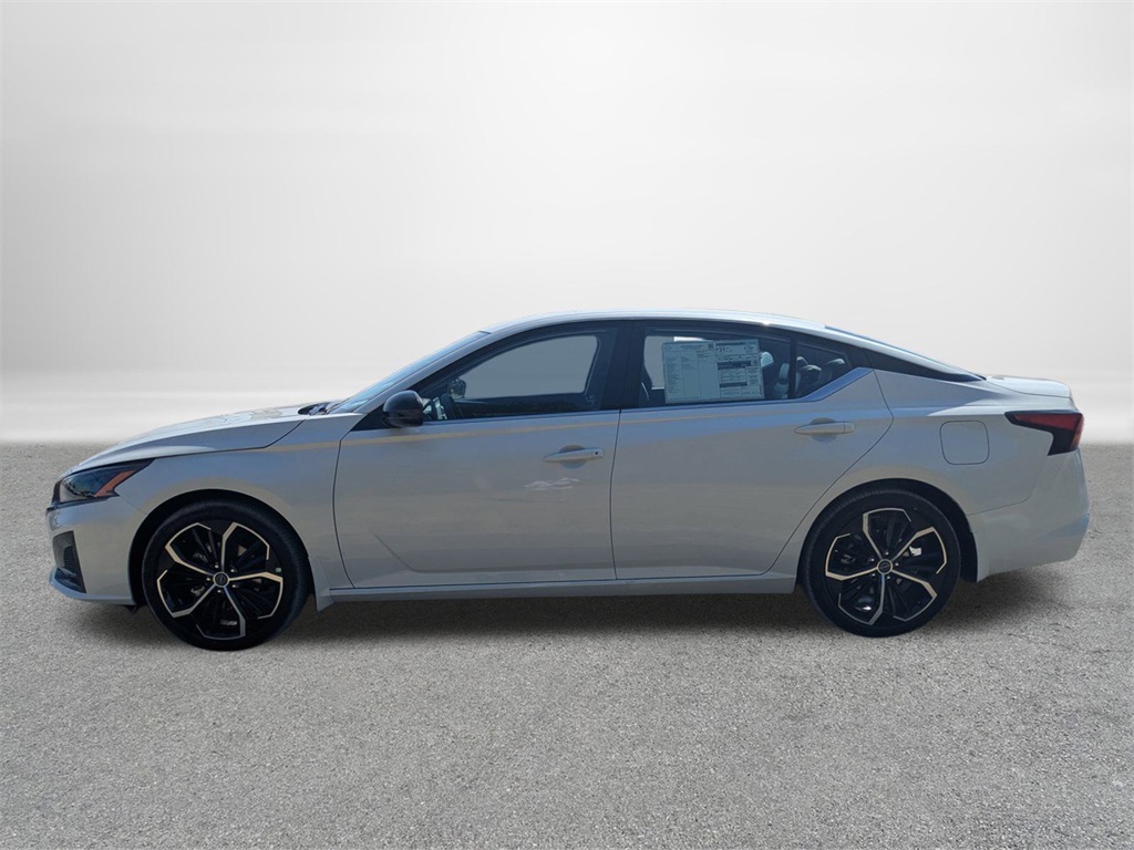2025 Nissan Altima 2.5 SR photo 6