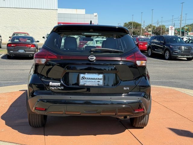 2022 Nissan Kicks SR photo 4