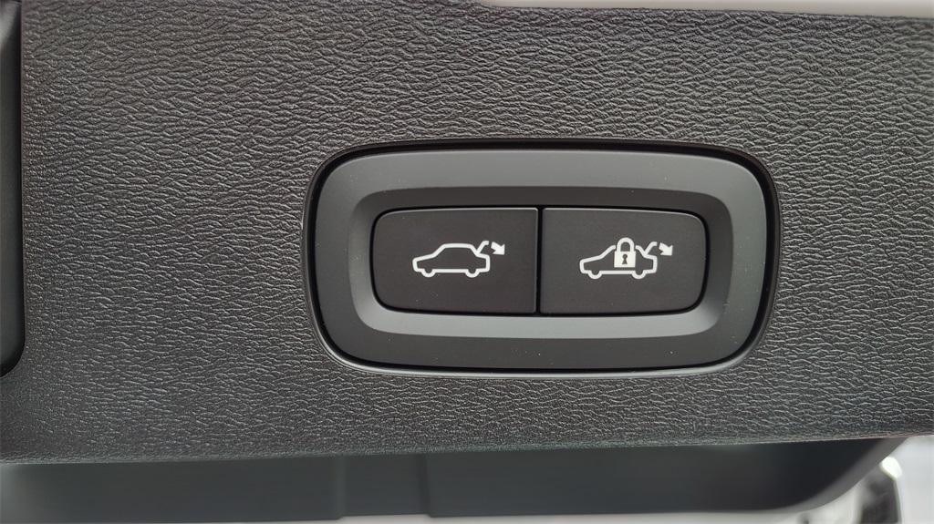 2026 Volvo V60 Cross Country B5 Plus photo 32