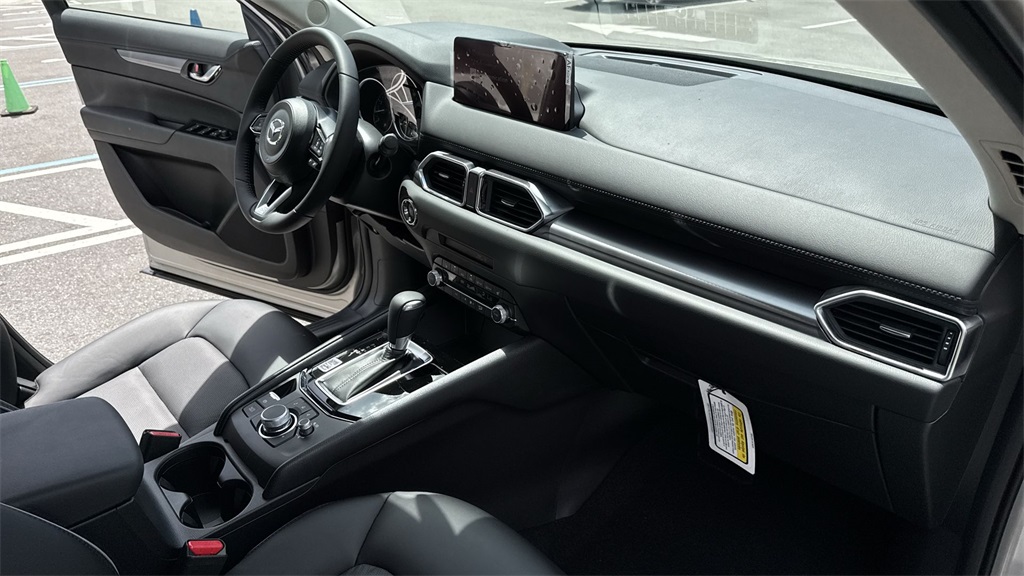 2025 Mazda CX-5 2.5 Select photo 32