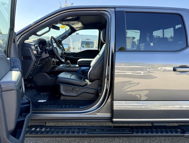 2025 Ford F-150 Lariat photo 13