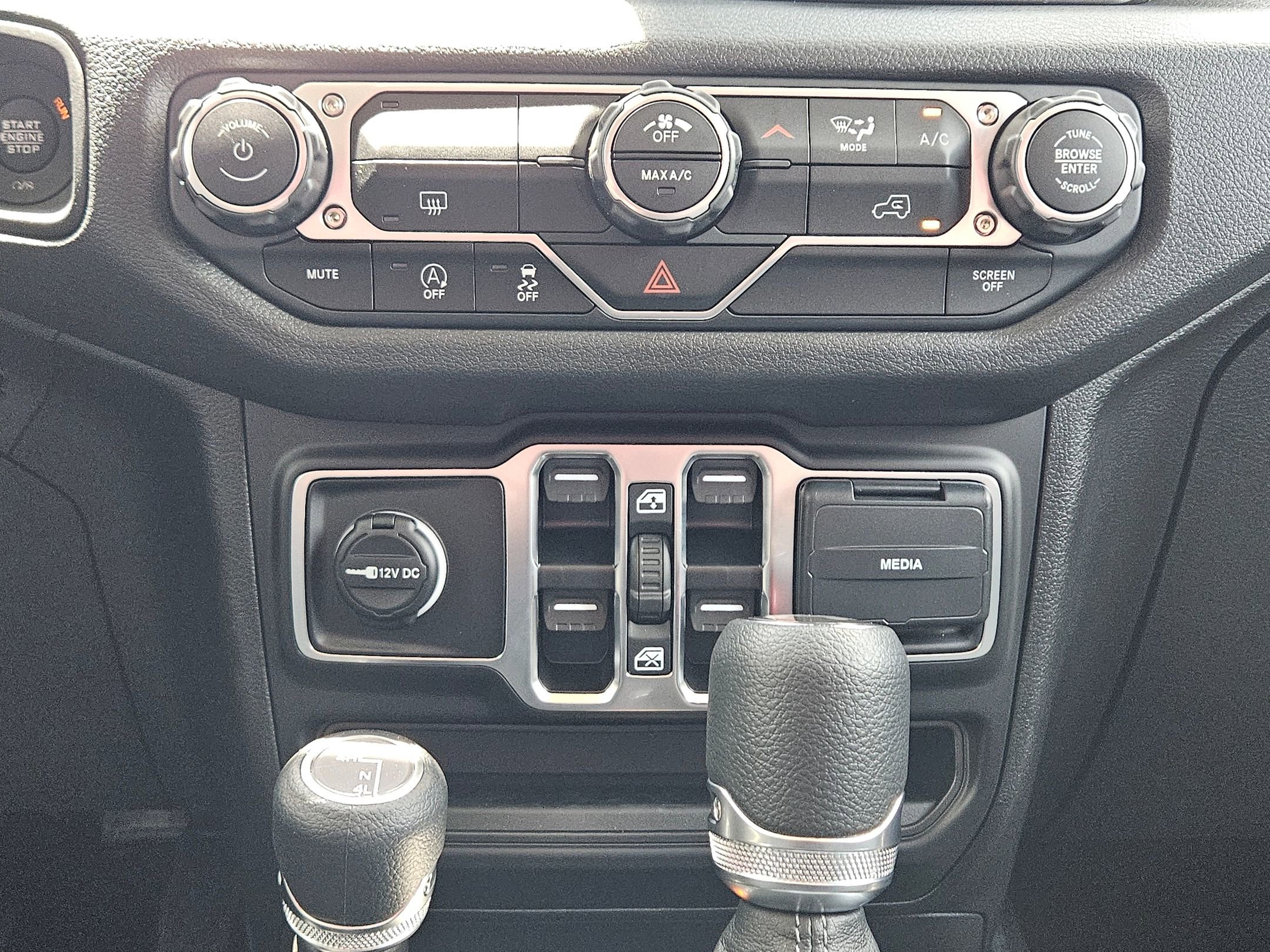 2025 Jeep Wrangler Sport S photo 13