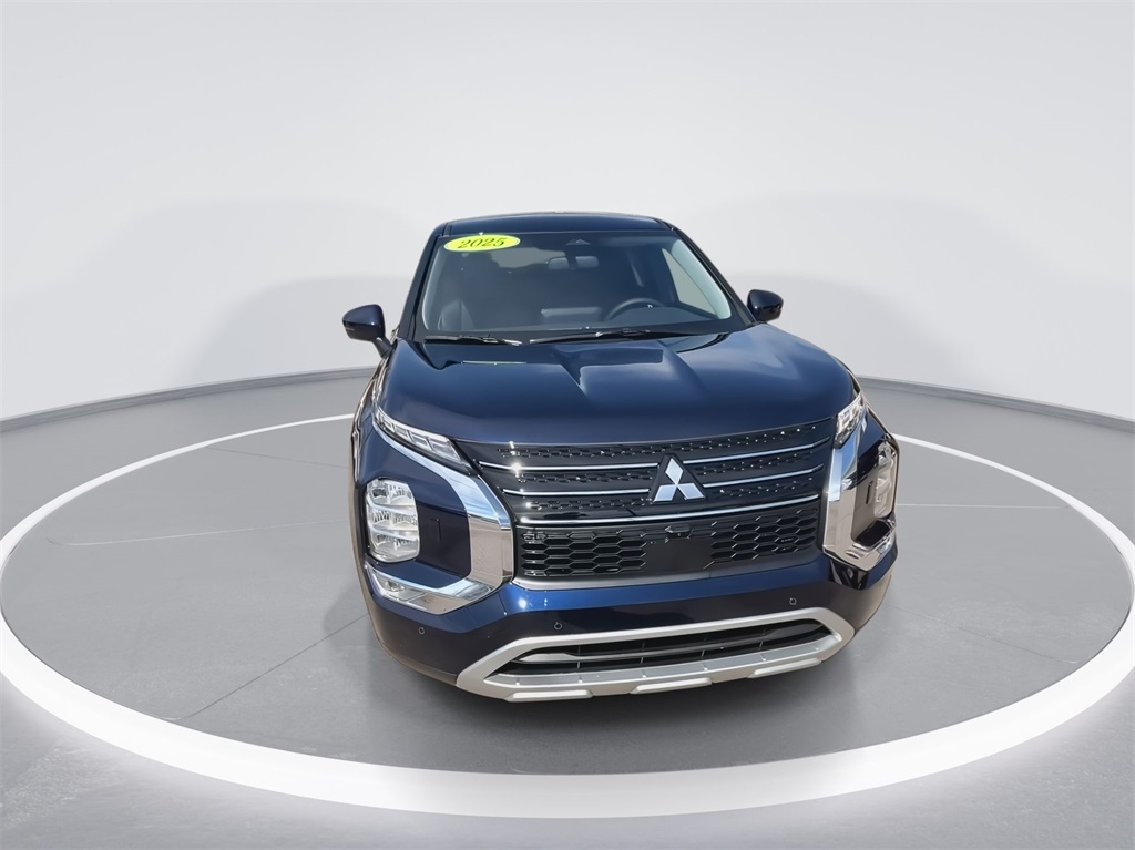 2025 Mitsubishi Outlander PHEV SE photo 3