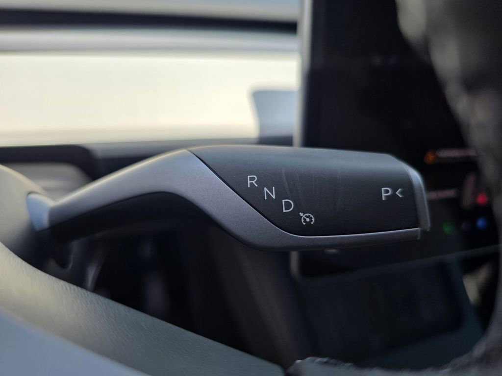 2025 Tesla Model Y Long Range photo 16