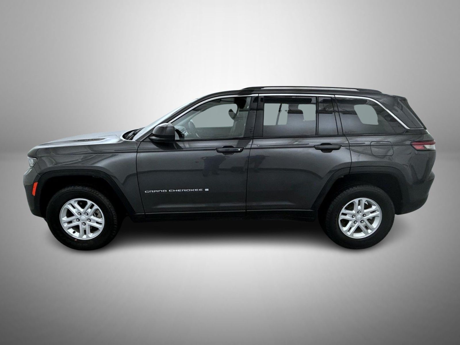2023 Jeep Grand Cherokee Laredo photo 8