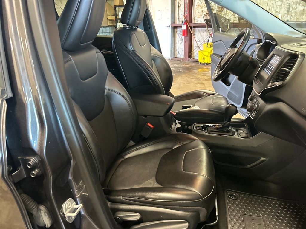 2020 Jeep Cherokee Altitude photo 29
