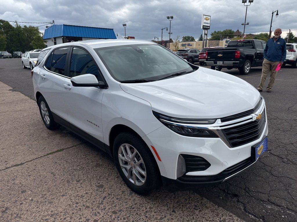 2024 Chevrolet Equinox LT photo 2
